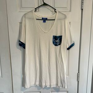 Adidas Women’s 2x white tee with floral details